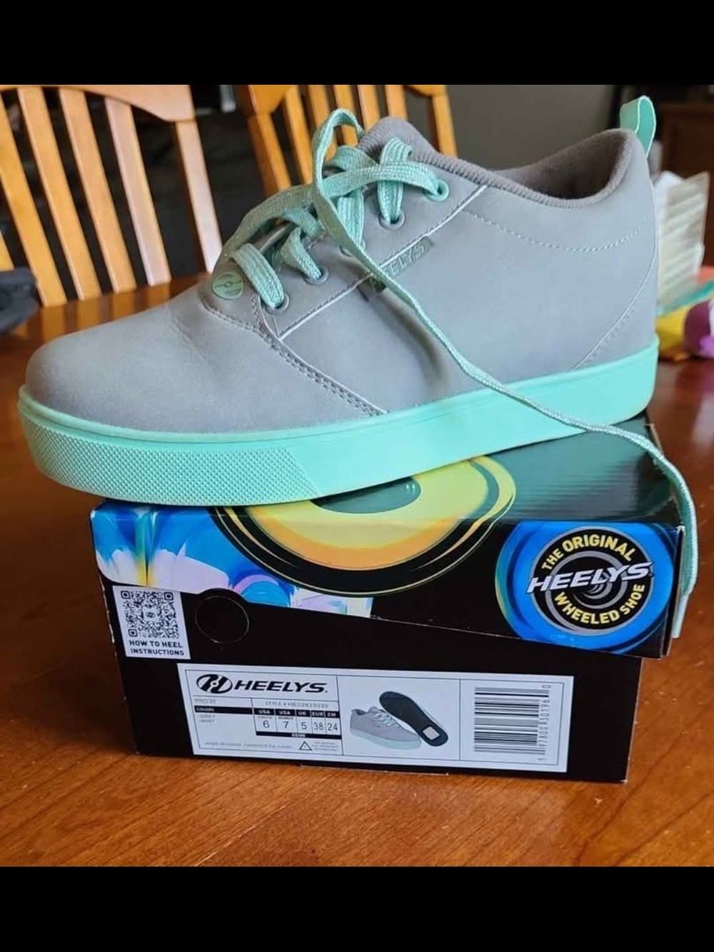 Heelys Grey and Mint Lace-Up Wheeled Sneaker. Womans Size 7/Youth Size 6